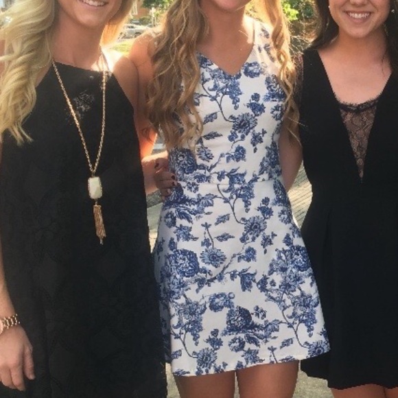 White dress - Picture 4 of 5